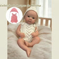 Boneca Reborn Bebê Milena Boquinha Aberta para Mamadeira e Dois Conjuntinhos de Roupa para Trocar