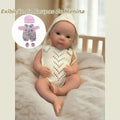 Boneca Reborn Bebê Milena Boquinha Aberta para Mamadeira e Dois Conjuntinhos de Roupa para Trocar