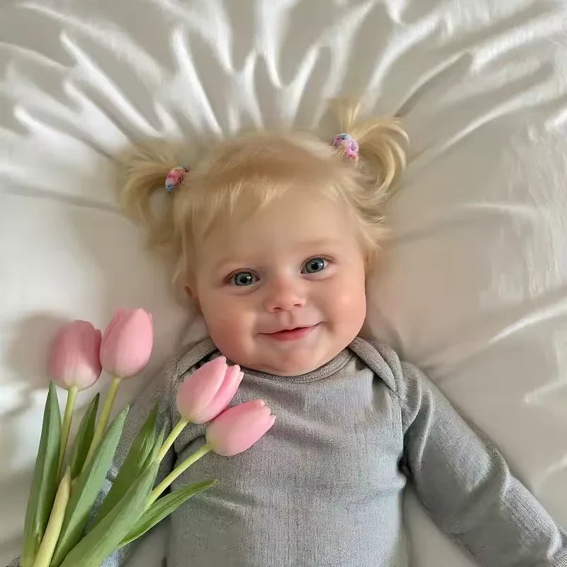 Boneca Reborn Bebê Lívia Corpinho Macio para Banho Aconchegante e Kit com Mamadeira e Chupeta