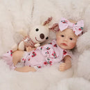 Boneca Reborn Bebê Giuliana Corpinho de Silicone Bem Macio para Banho Calminho e Olhinhos Doces que Encantam